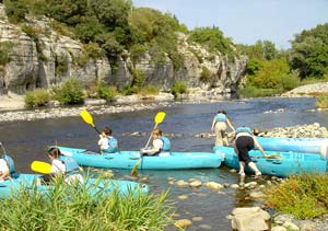 Departure by canoe on the Ardèche