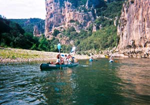 Balade en canoë dans les gorges de l'Ardèche