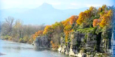 Ardèche - Rivière et rocher de Sampzon